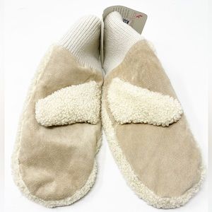 NWT KOOLABURRA by UGG Mittens